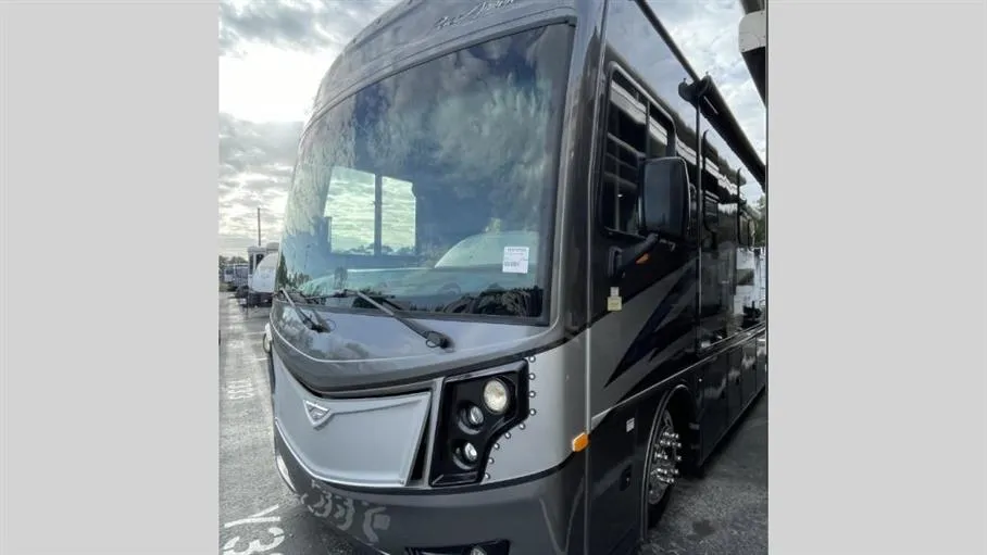 2023 Fleetwood Pace Arrow 35BP - Photo 4