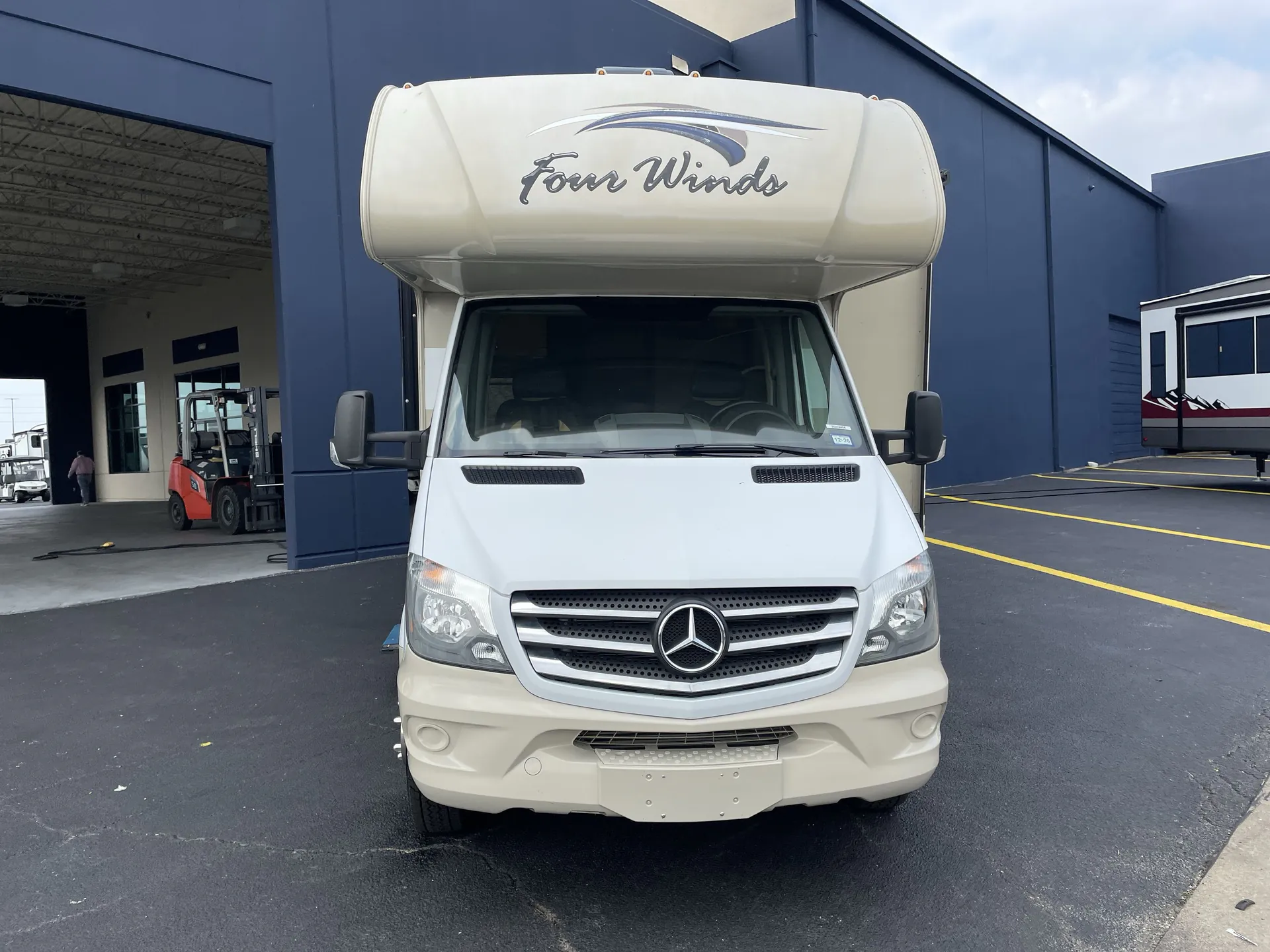 2018 Thor Motor Coach Four Winds 24F — front
