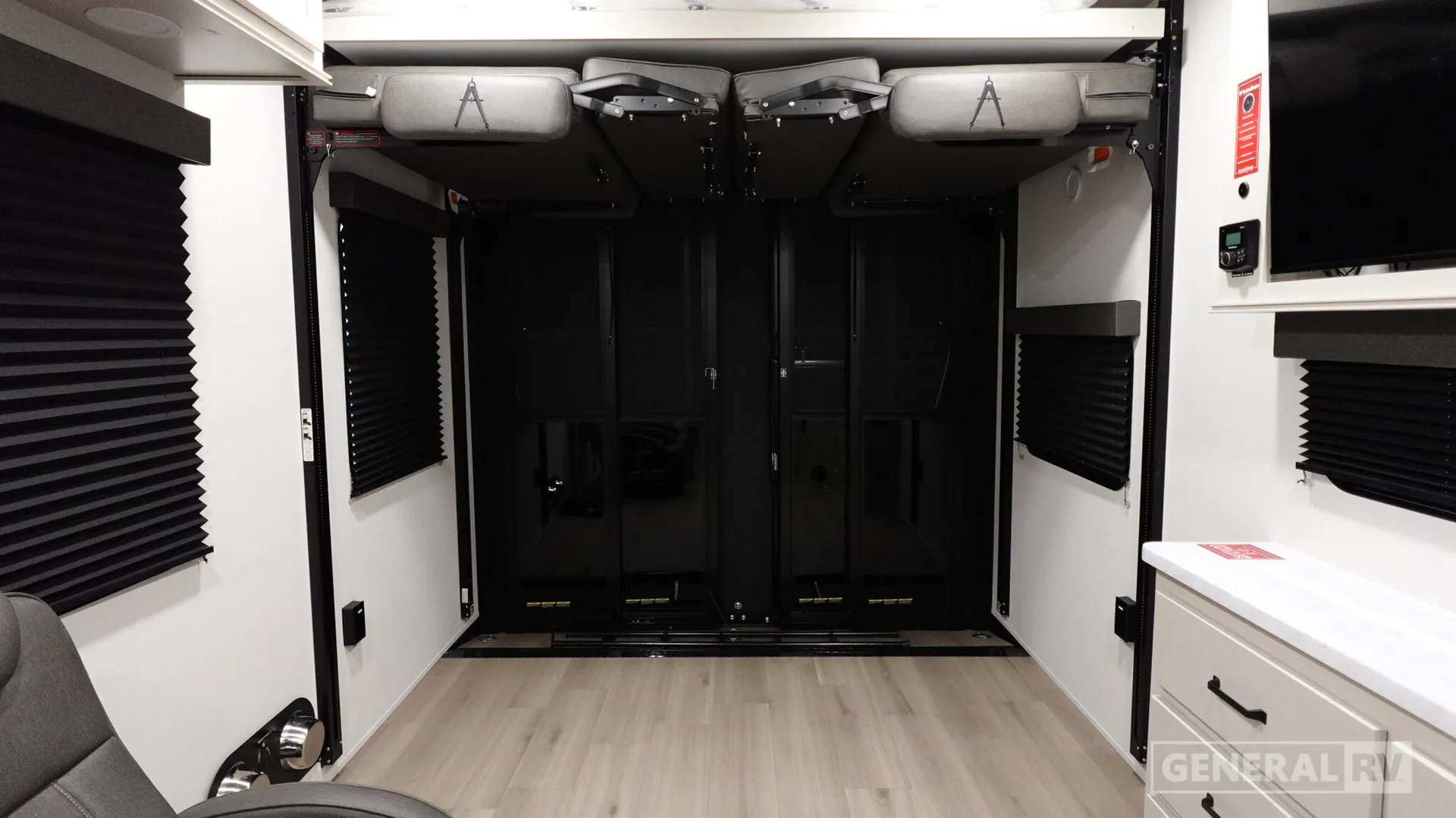 2026 Grand Design Momentum G-Class 27G - Photo 3