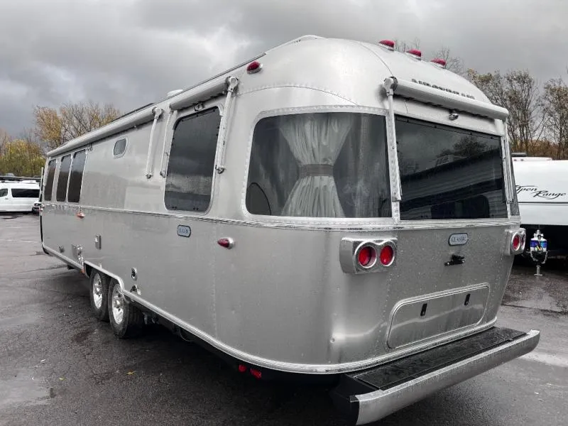 2026 Airstream Classic 30RB - Photo 4