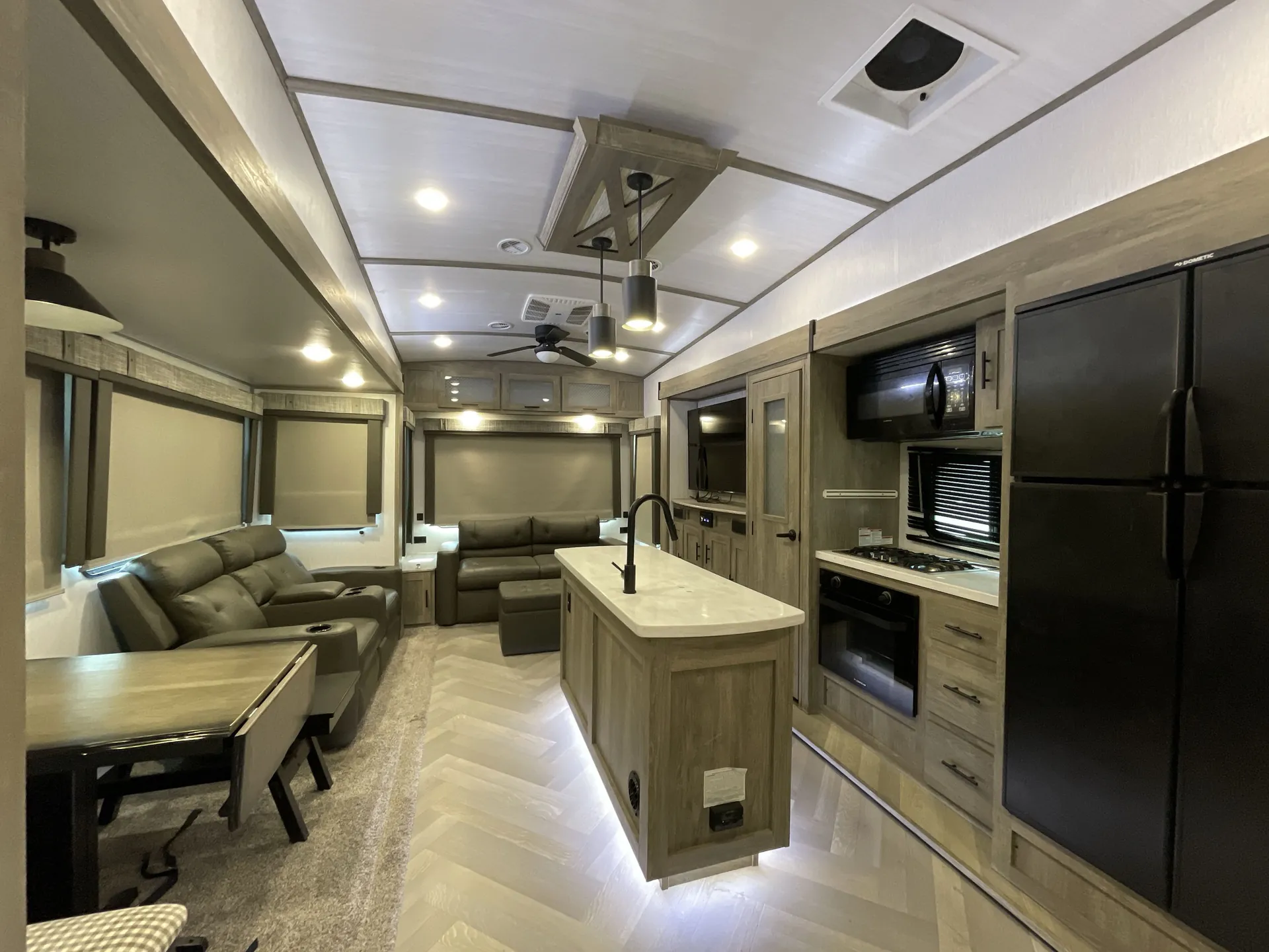 2022 Forest River Wildwood Heritage Glen Elite 34RL — living area main