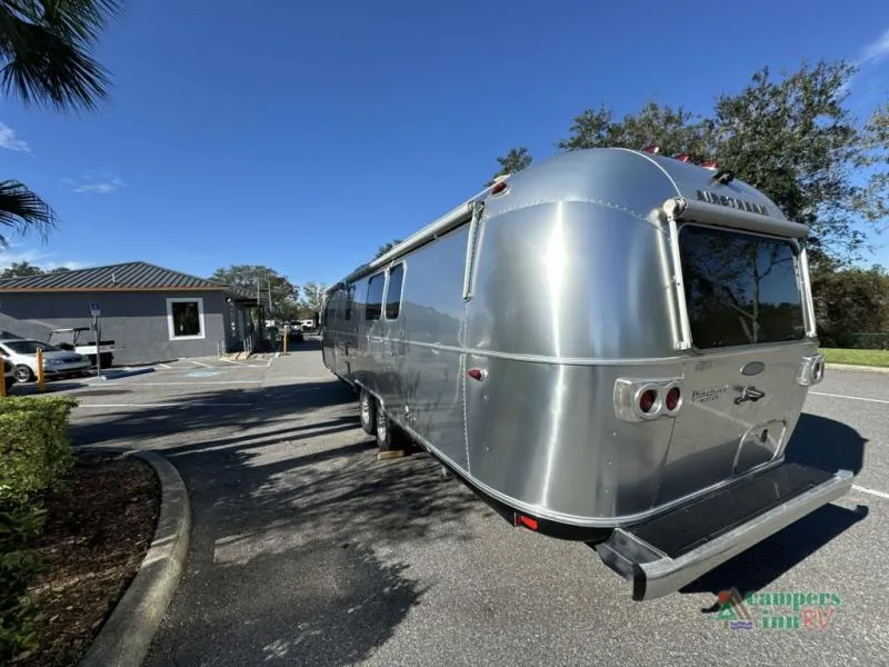 2019 Airstream Classic 33QB - Photo 4