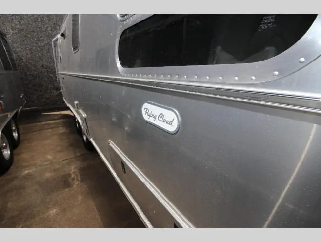2026 Airstream Flying Cloud 27FB - Photo 3
