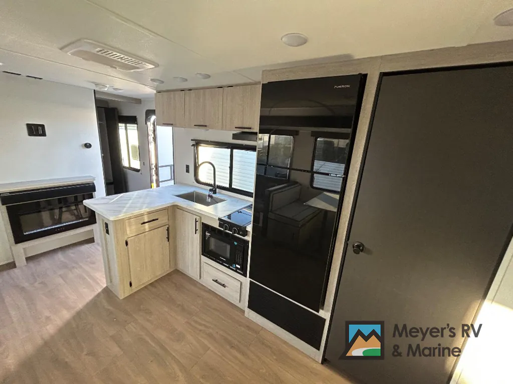 2027 East to West Della Terra 280BH, Photos photo 8