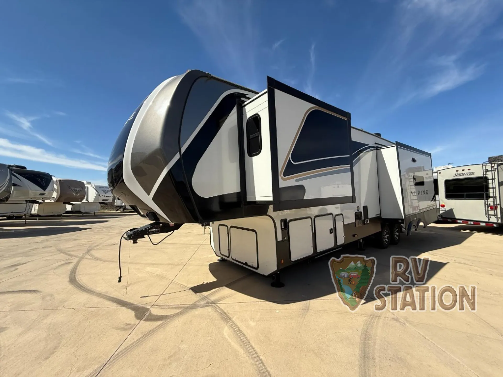 2024 Keystone Alpine 3303CK - Photo 4