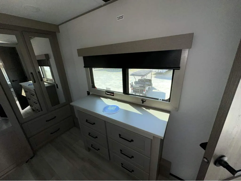 2026 Grand Design Momentum M-Class 414M, Photos photo 27