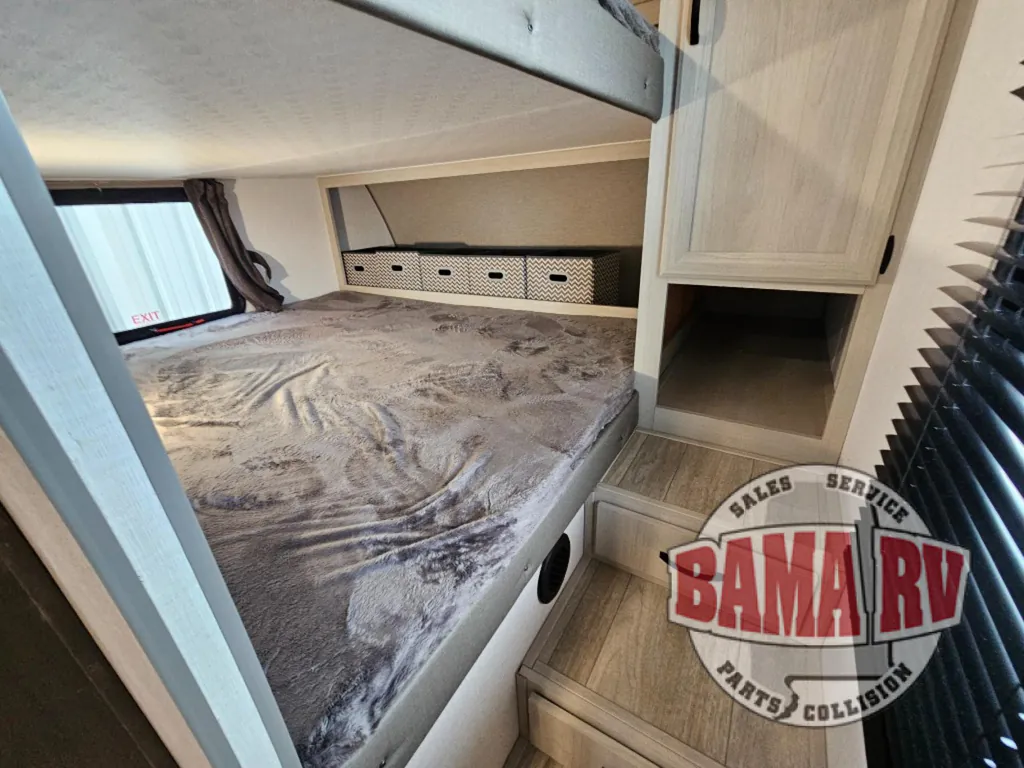 2027 Coachmen Catalina Legacy Edition 333DBDSCK, Photos photo 15