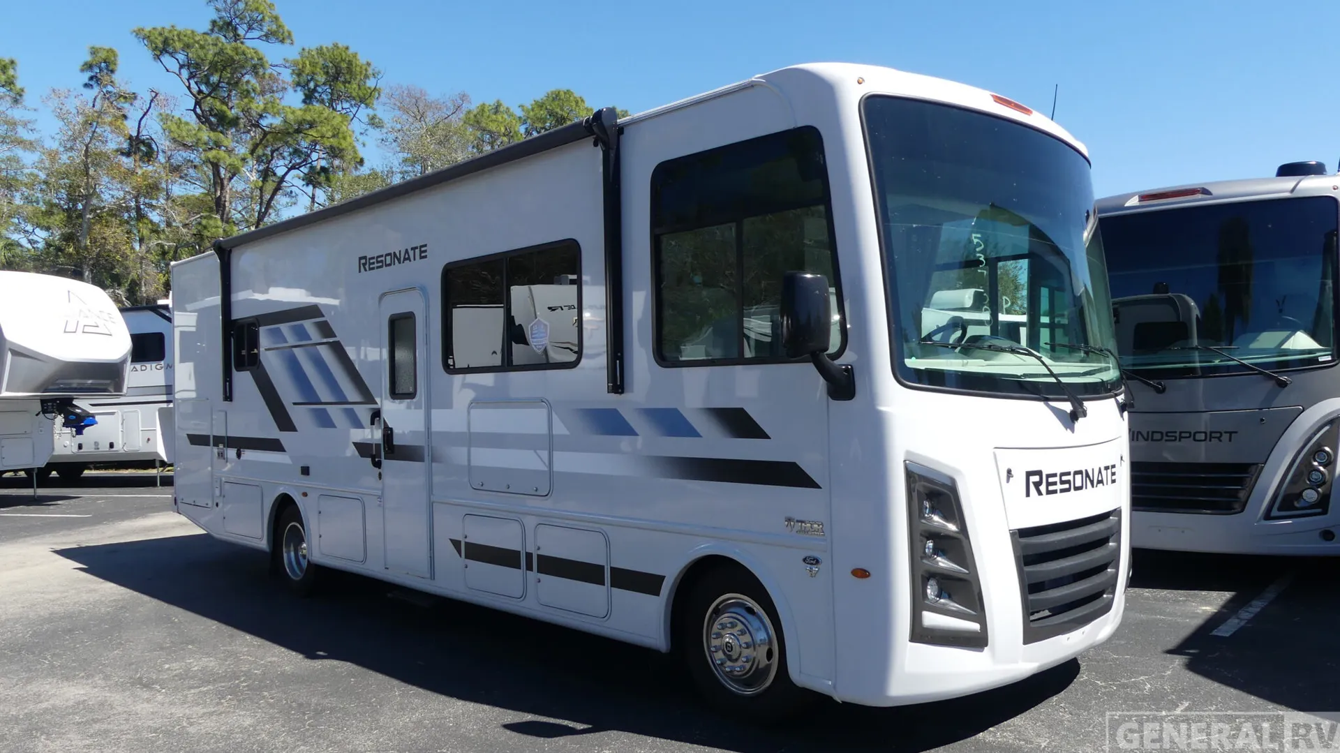 2026 Thor Motor Coach Resonate 30C - Photo 2