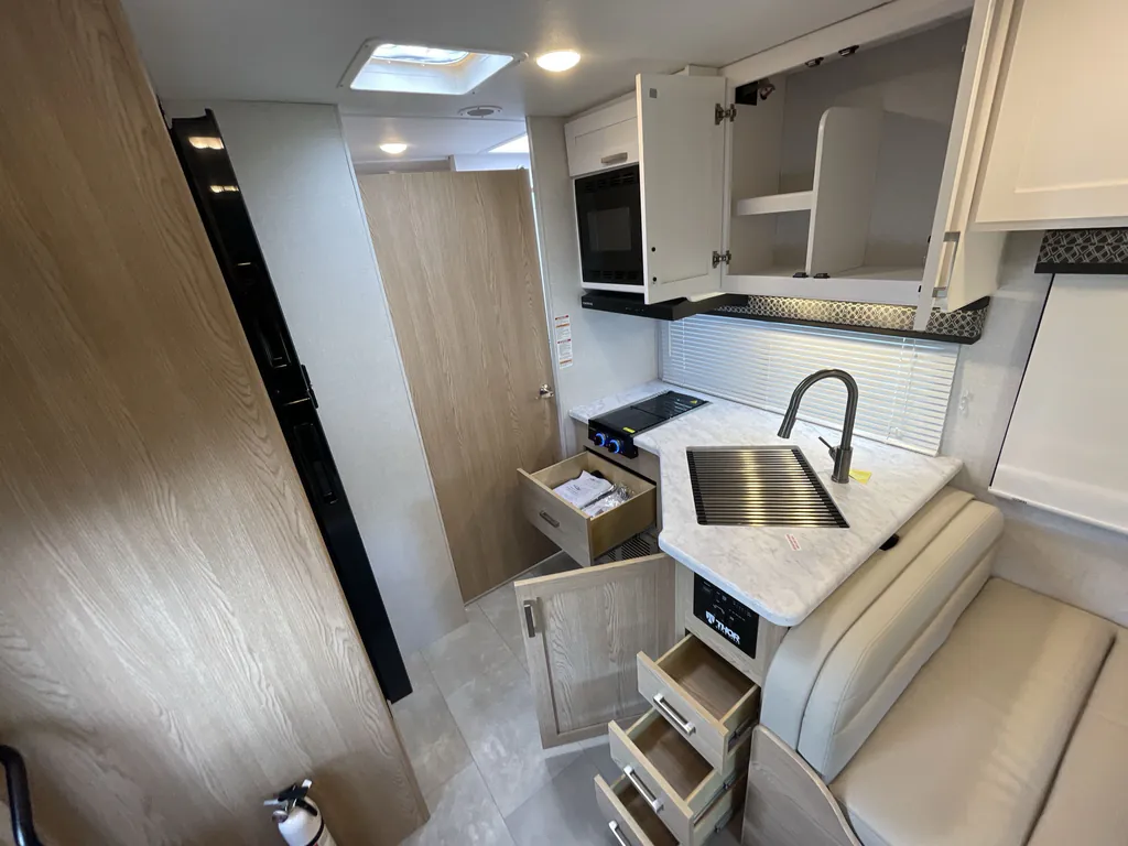 2026 Thor Motor Coach Freedom Elite 28HZ, Photos photo 13