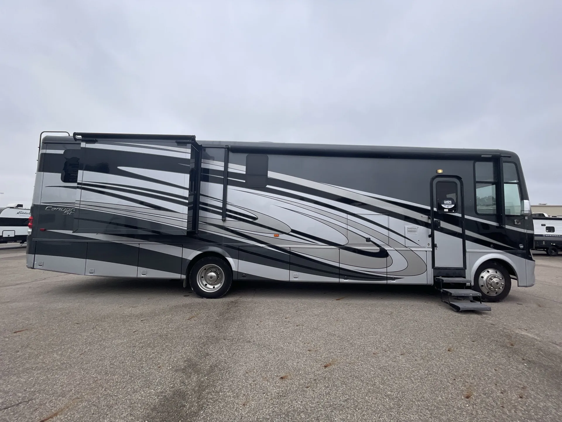 2016 Newmar Canyon Star 3710 — campside