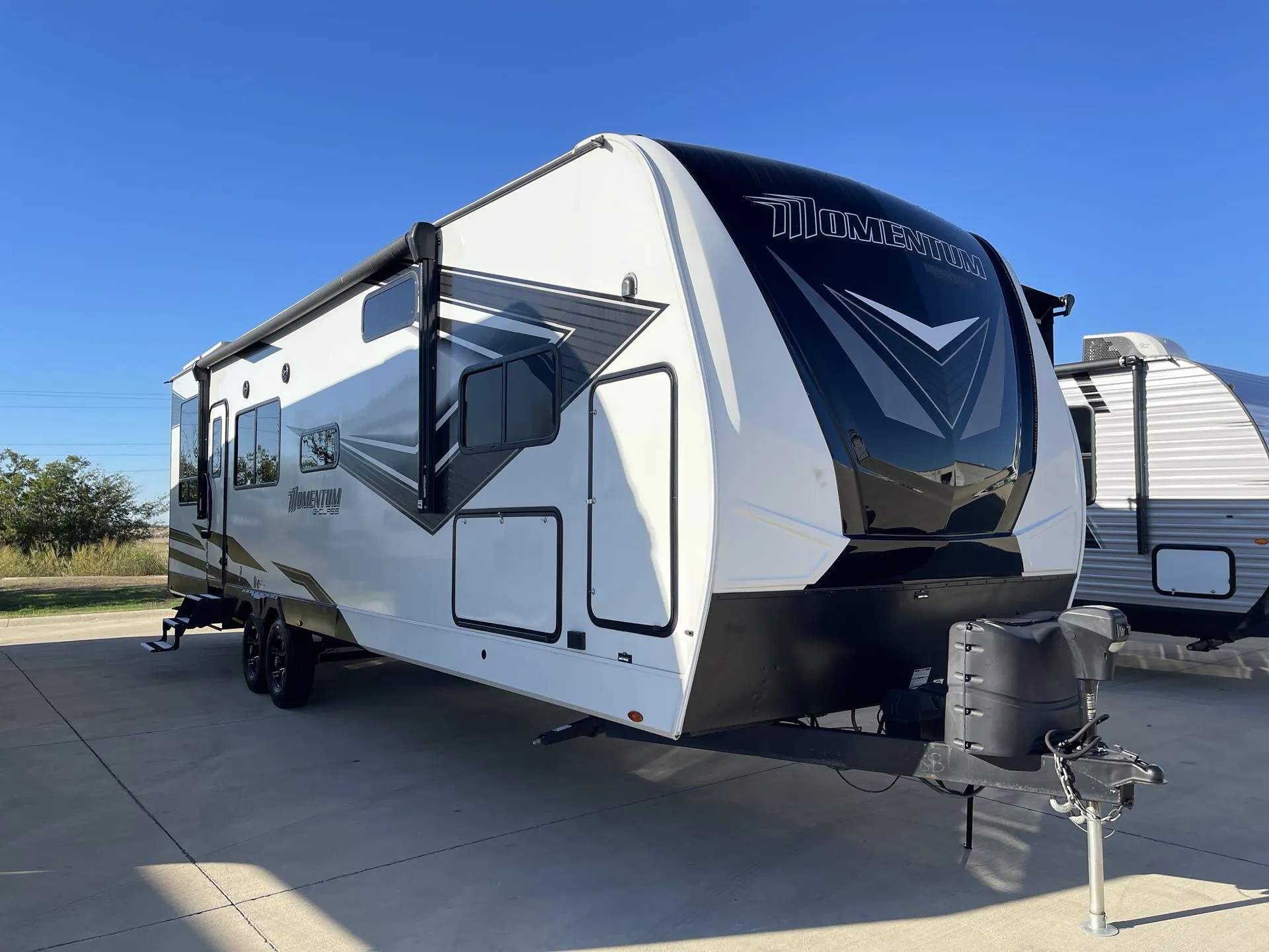 2023 Grand Design Momentum G-Class 32G - Photo 2