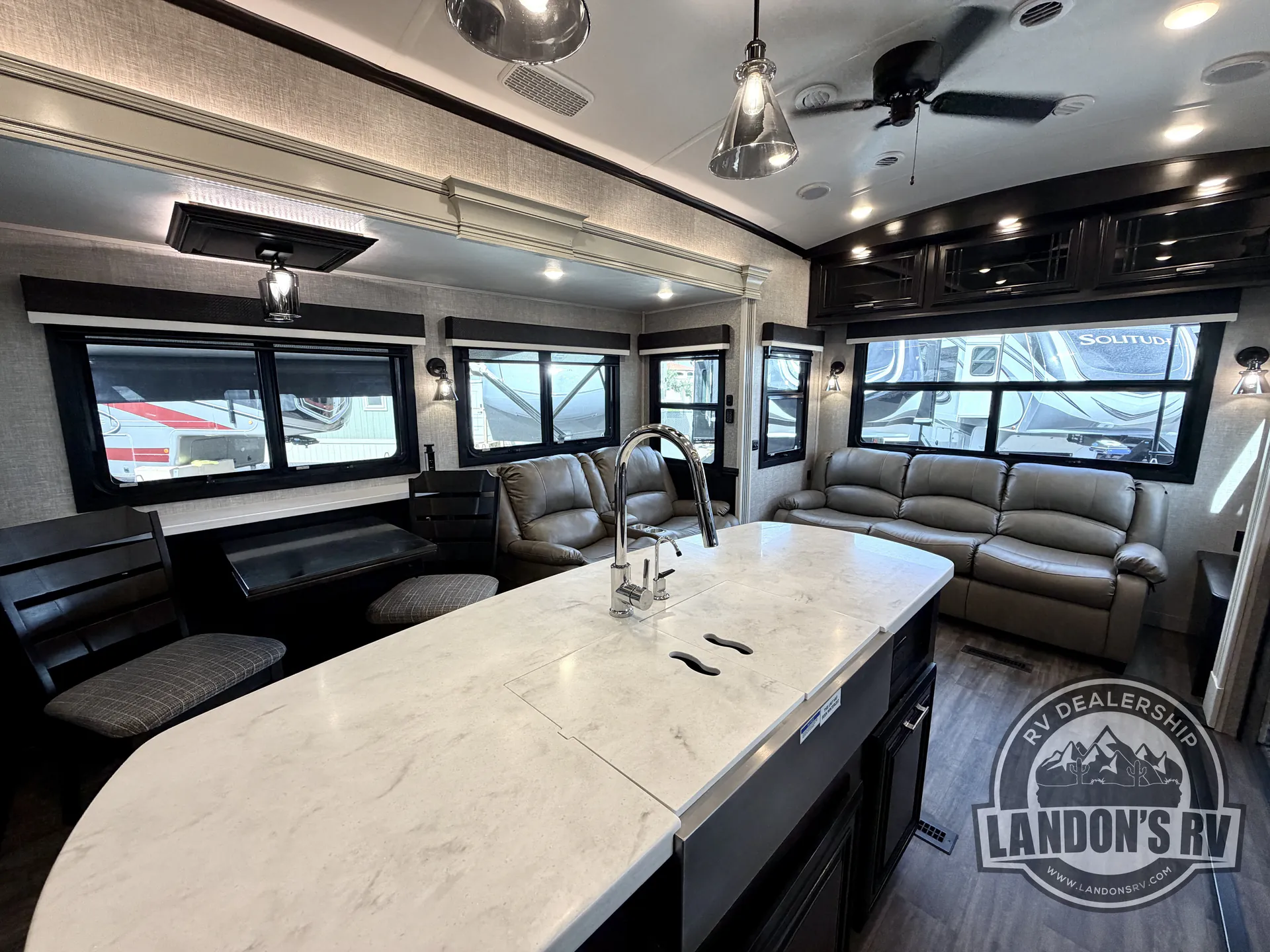 2022 Jayco Pinnacle 37MDQS - Photo 3