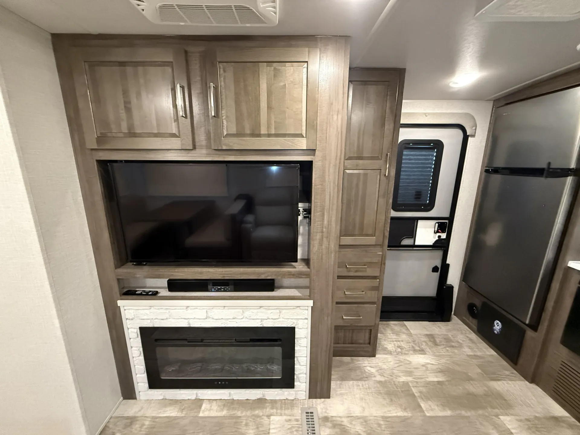 2023 Forest River Rockwood Ultra Lite 2614BS — Photo 7