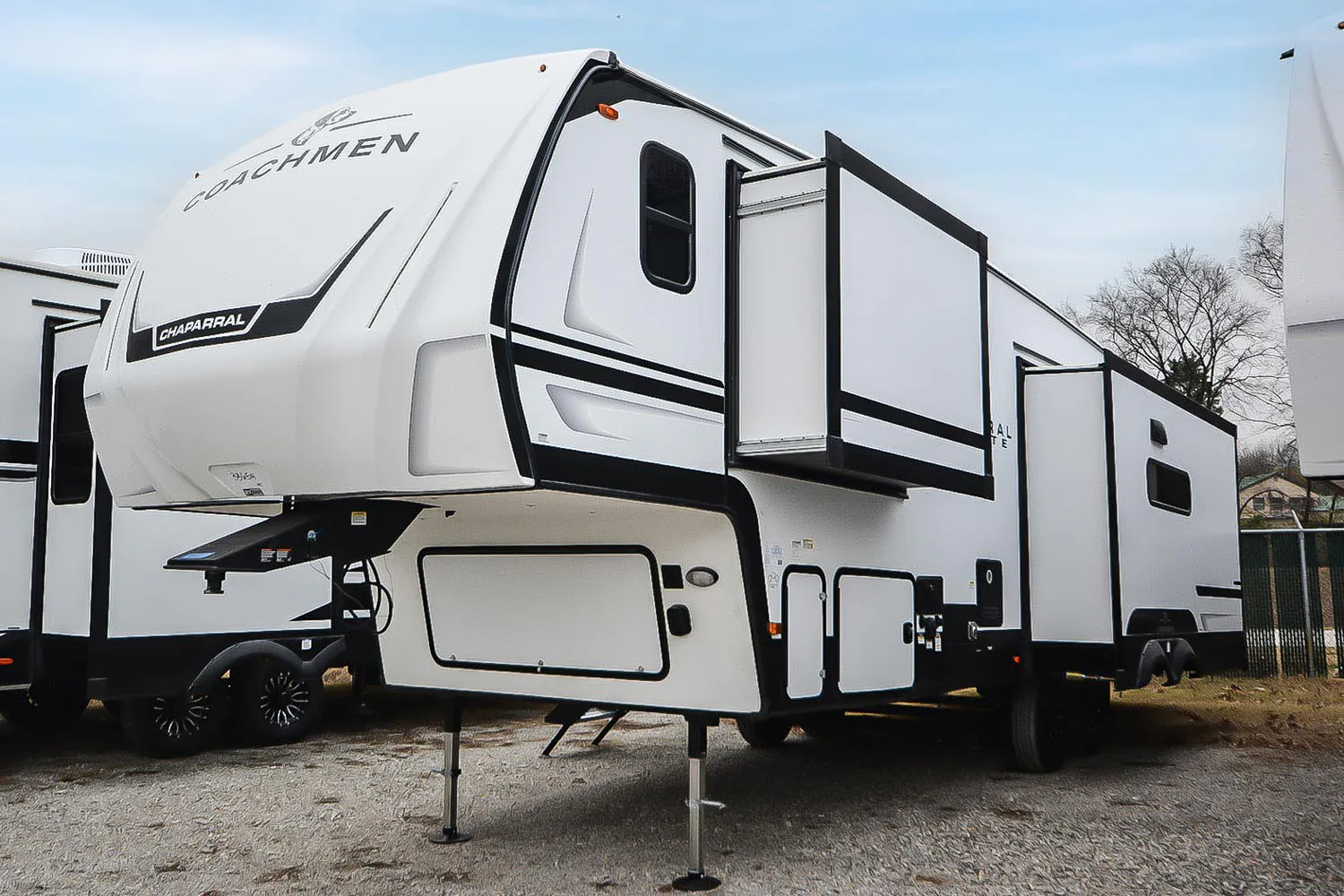 2026 Coachmen Chaparral Lite 27BAR - Photo 3