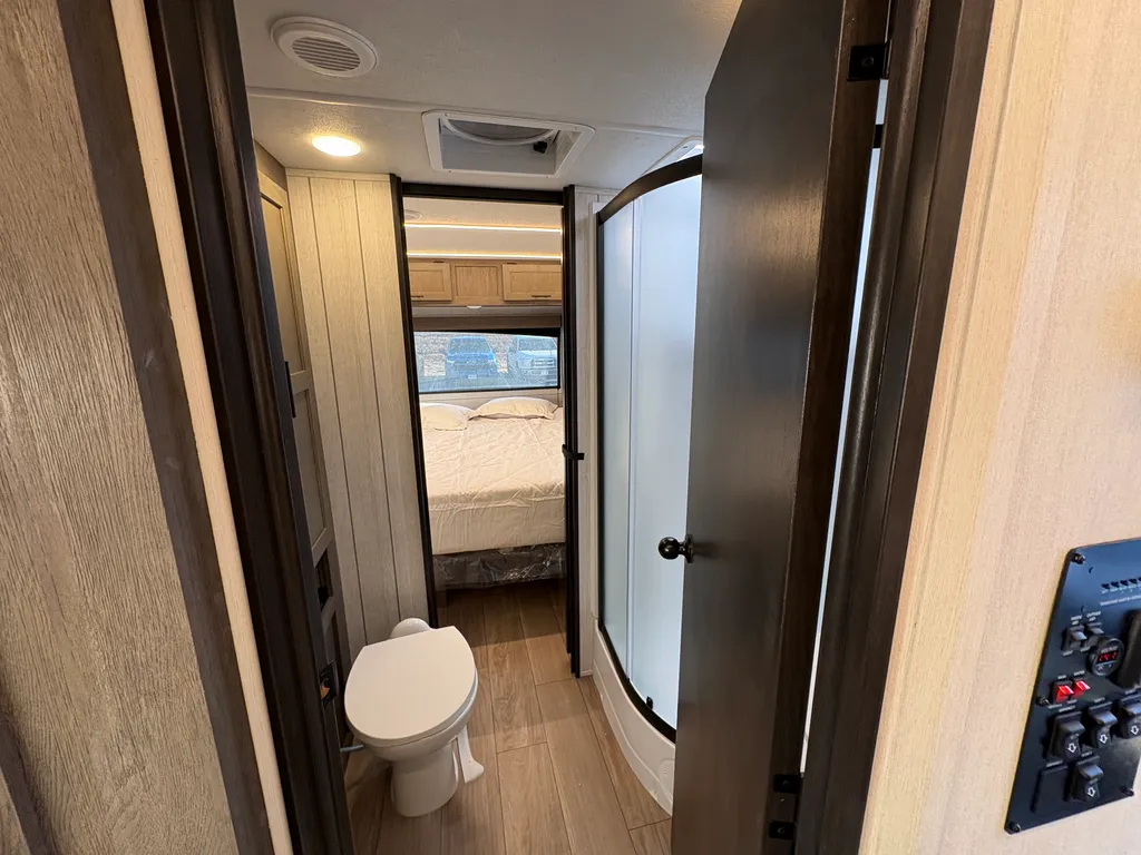 2026 Forest River Cherokee Alpha Wolf 33BH, Photos photo 14