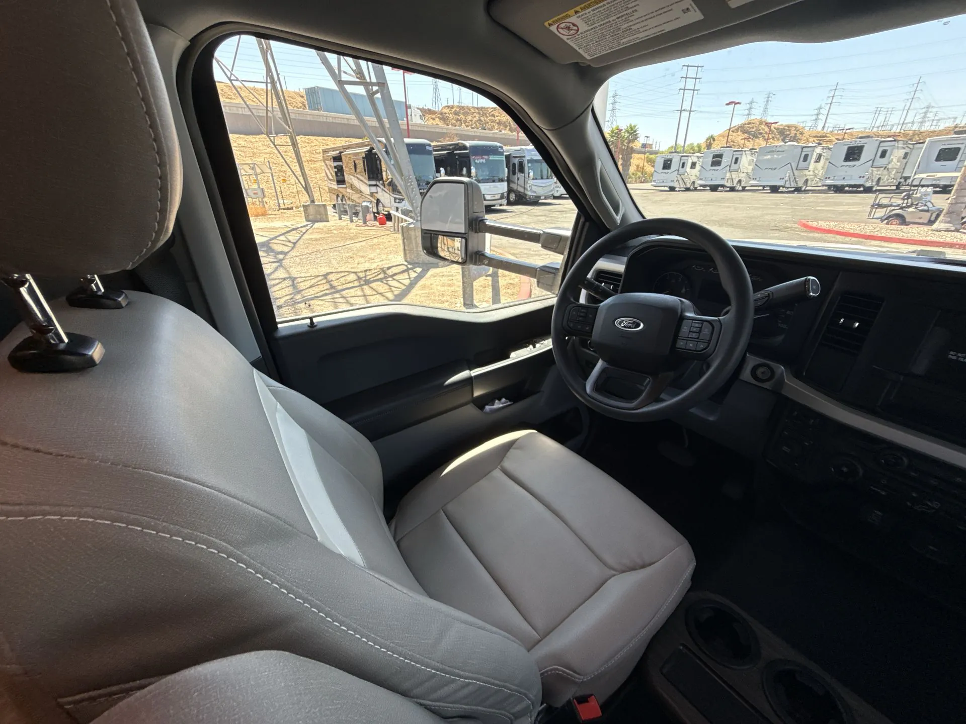 2027 Thor Motor Coach Magnitude Z30 - Photo 4