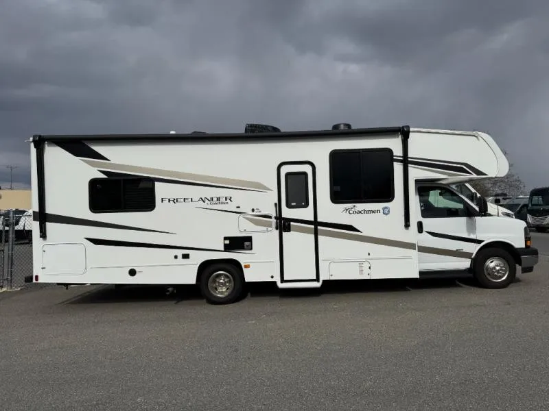 2024 Coachmen Freelander 27QB - Photo 3