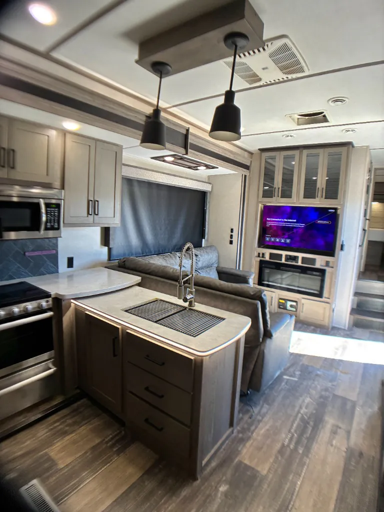 2021 Keystone Raptor 413, Photos photo 5