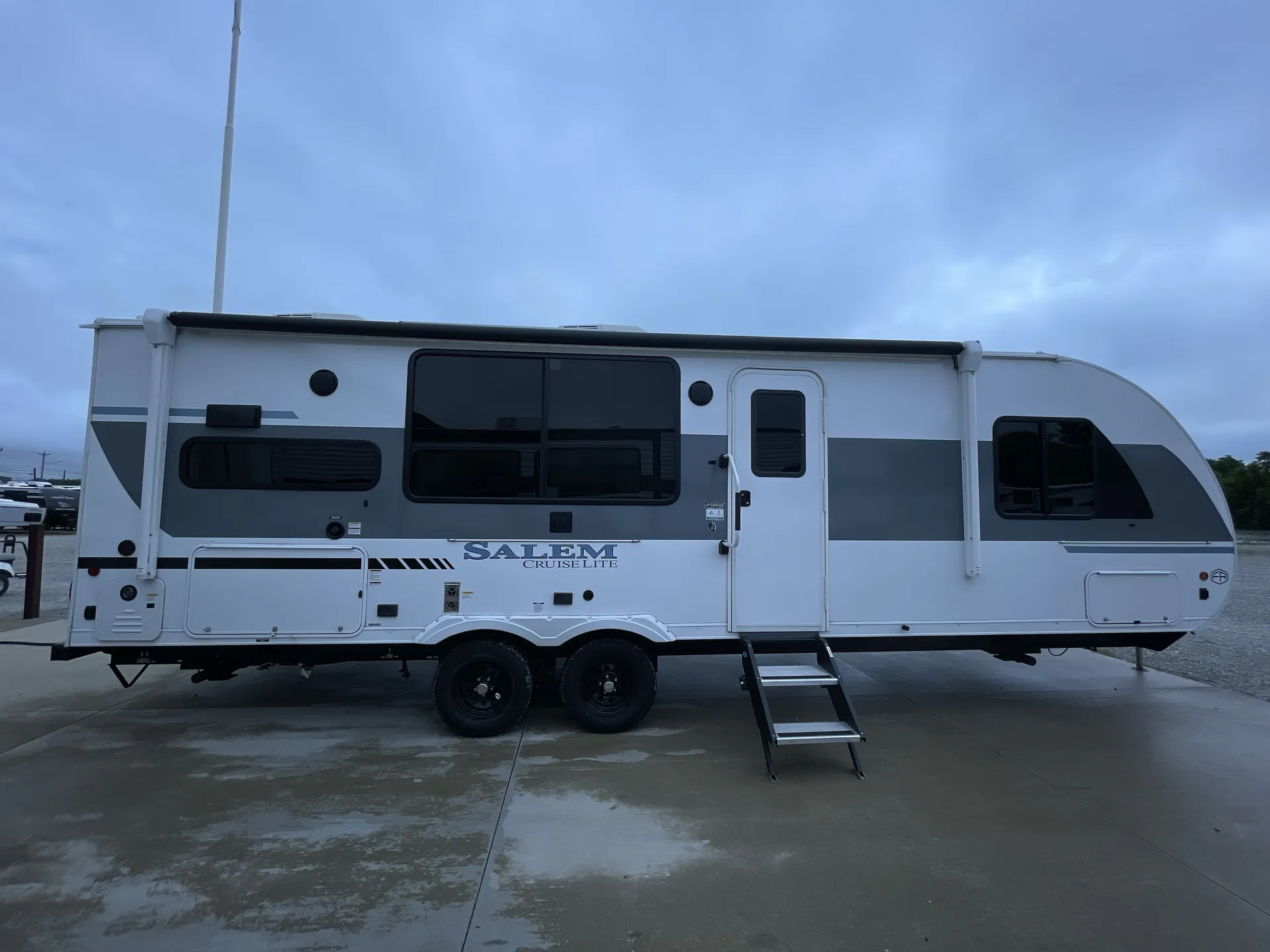 2025 Forest River Salem Cruise Lite 24VIEW — campside