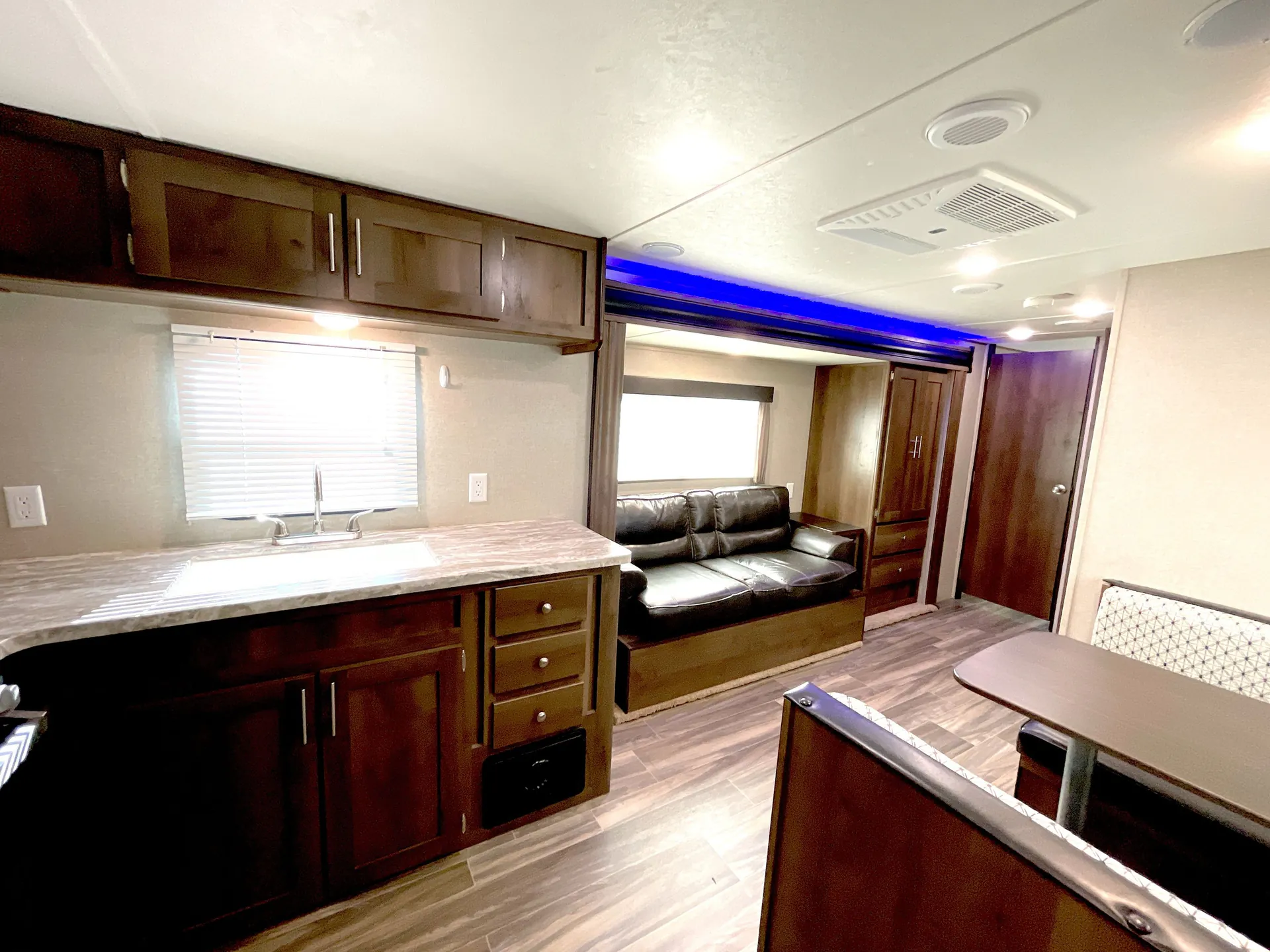 2019 Shasta Shasta 25RK — living area main