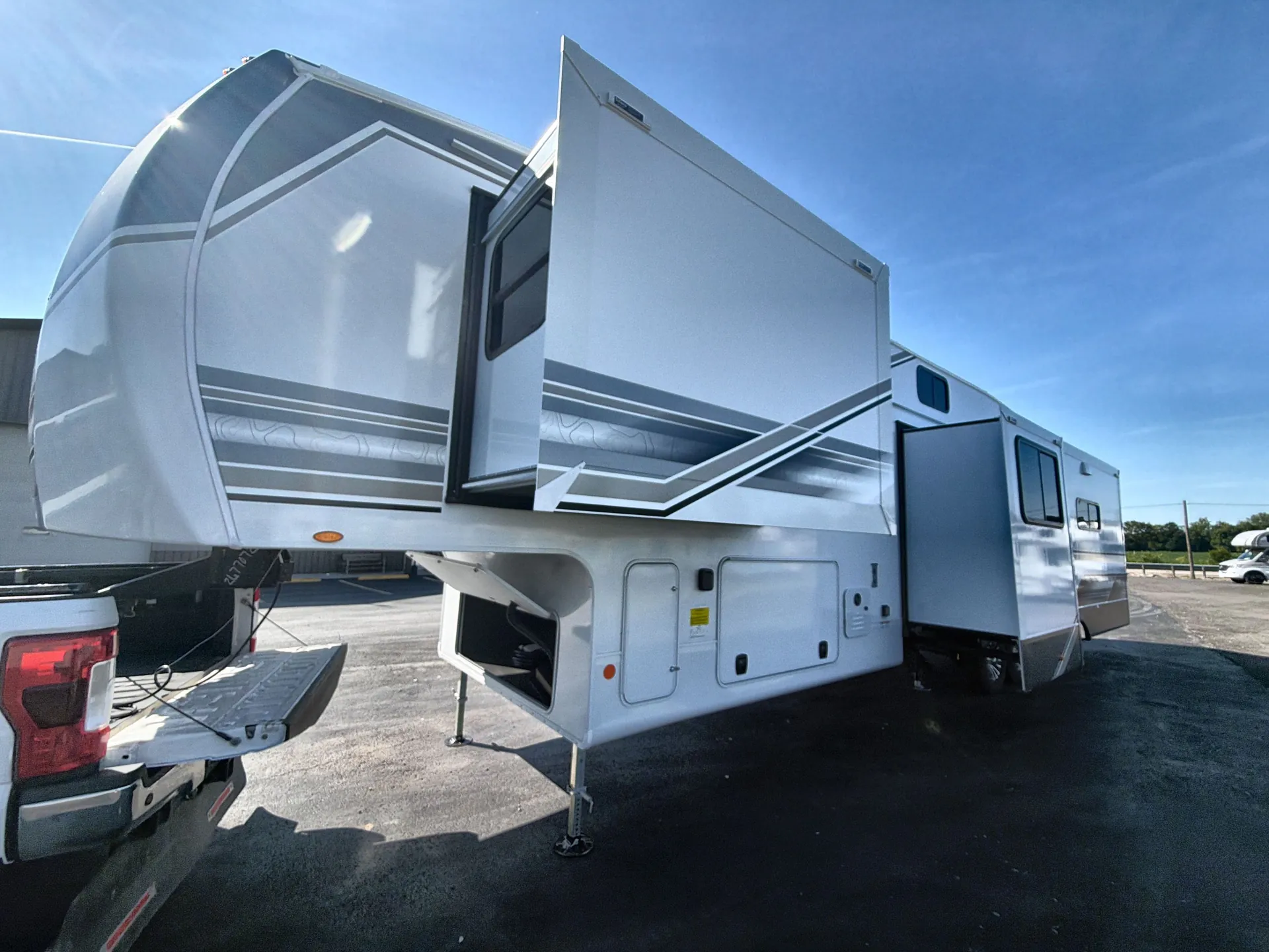 2027 Jayco Eagle 355MBQS - Photo 2