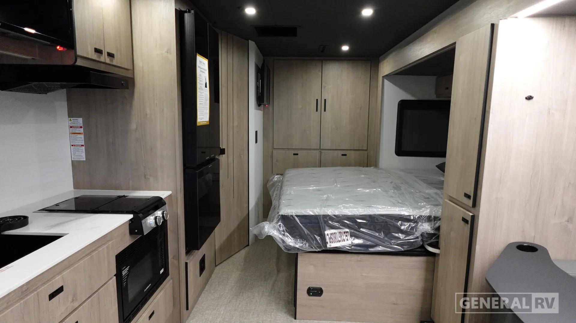 2026 Grand Design Lineage Series M 25FW - Photo 3