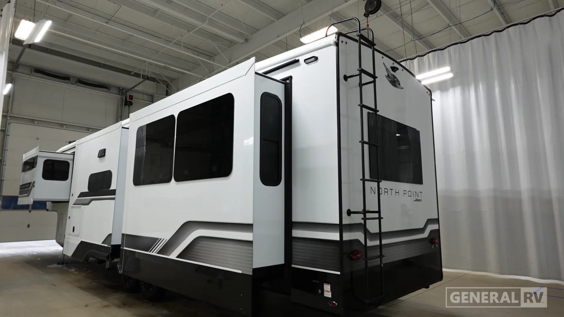 2027 Jayco North Point 381CKRE - Photo 4