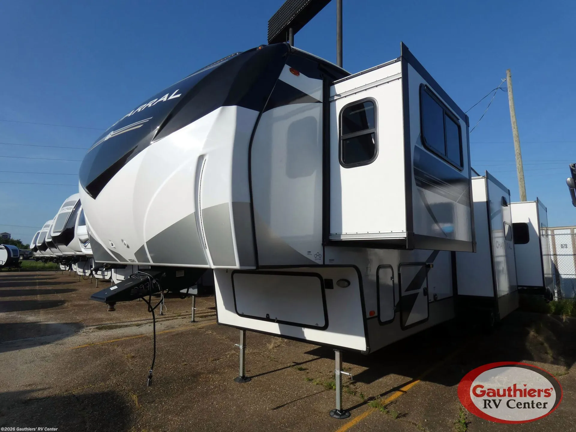 2022 Coachmen Chaparral 334FL - Photo 4