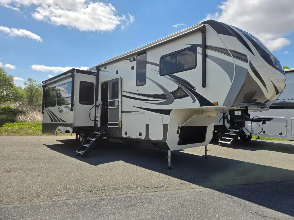 2020 Grand Design Solitude 2930RL - Photo 2