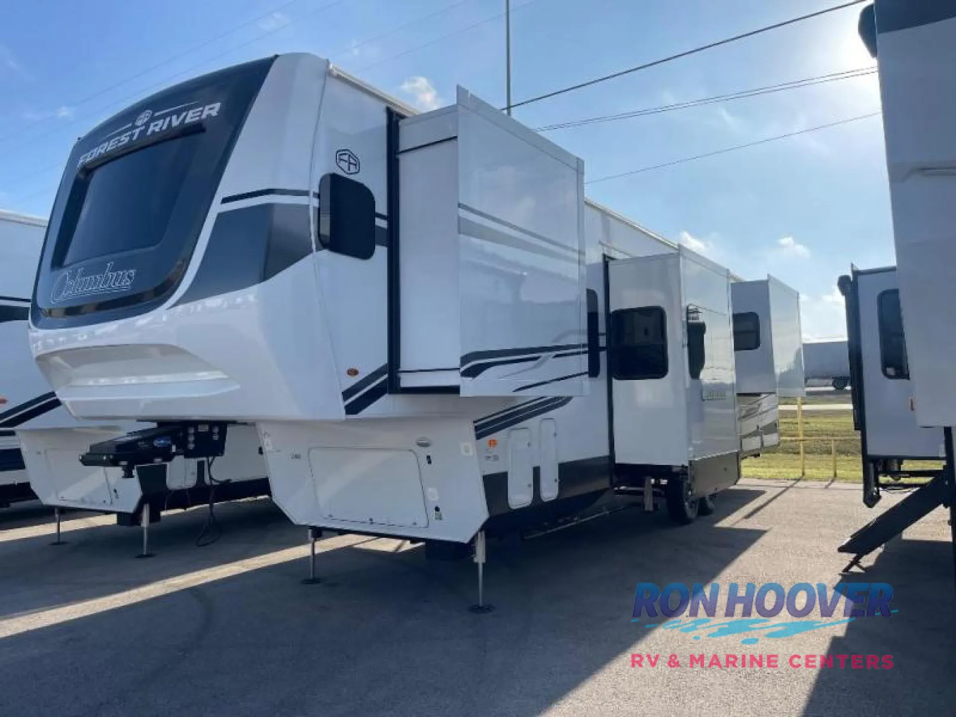 2025 Palomino Columbus 388FKH - Photo 3