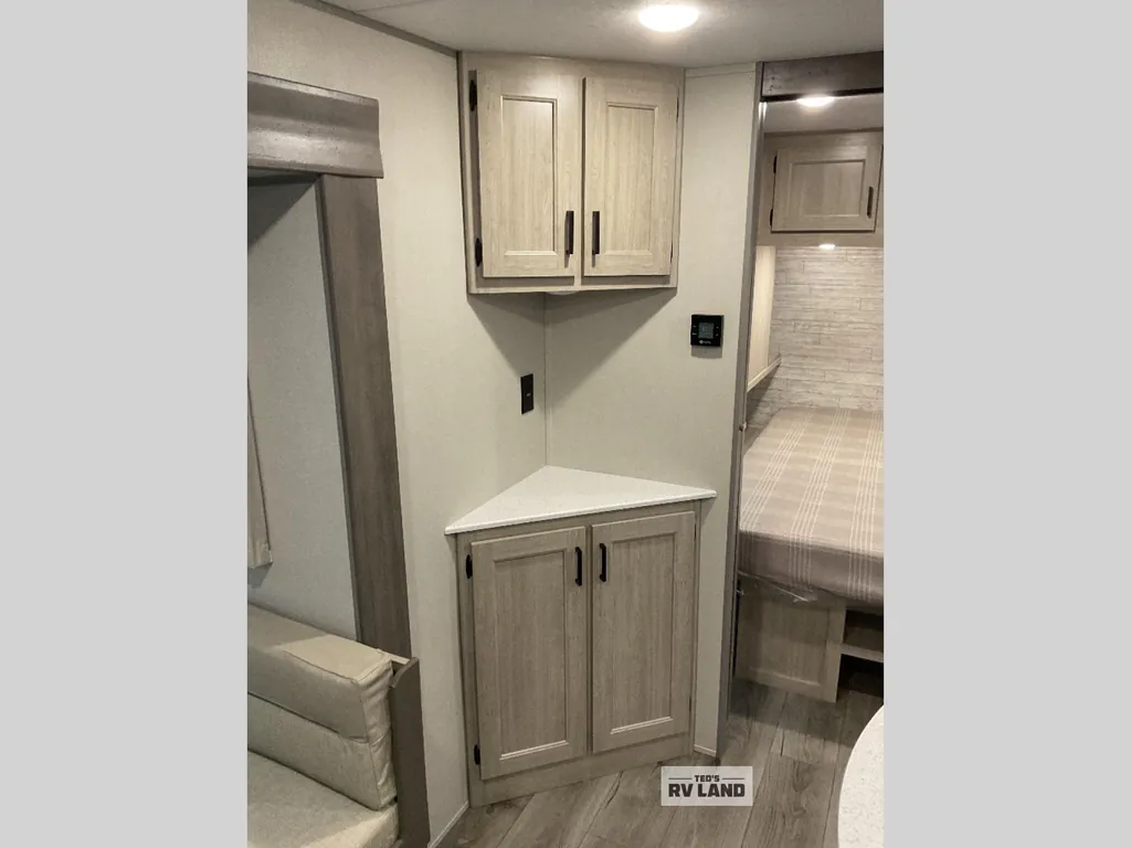 2026 Coachmen Catalina Legacy Edition 273DBHCK, Photos photo 17