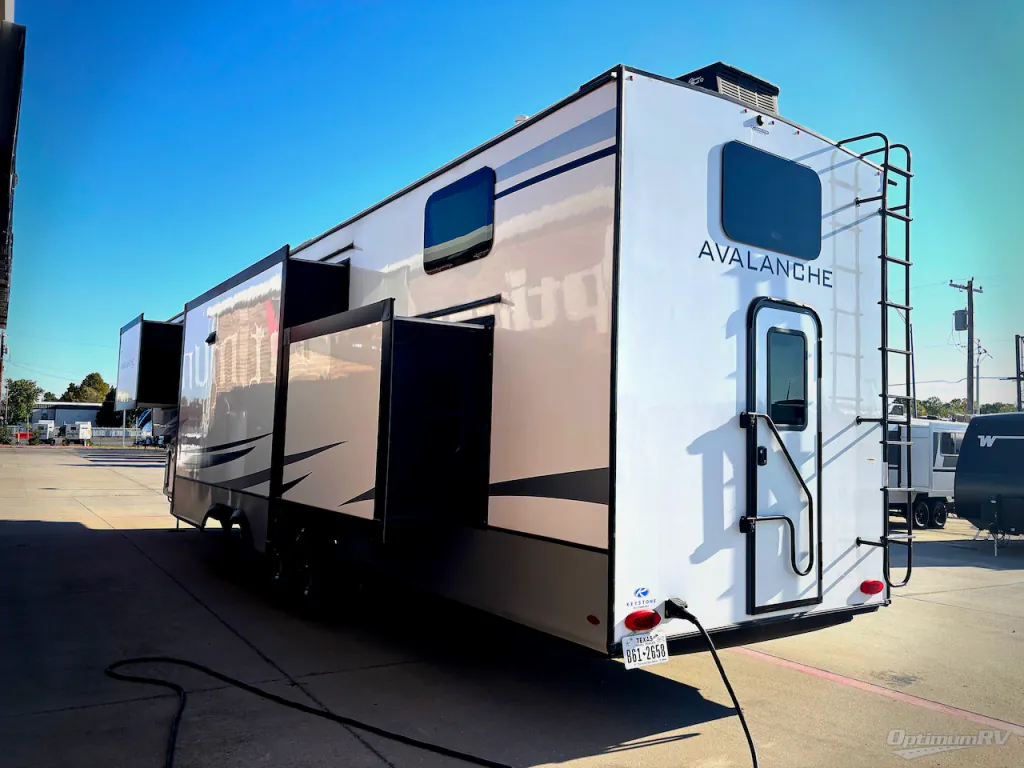 2022 Keystone Avalanche 390DS, Photos photo 3