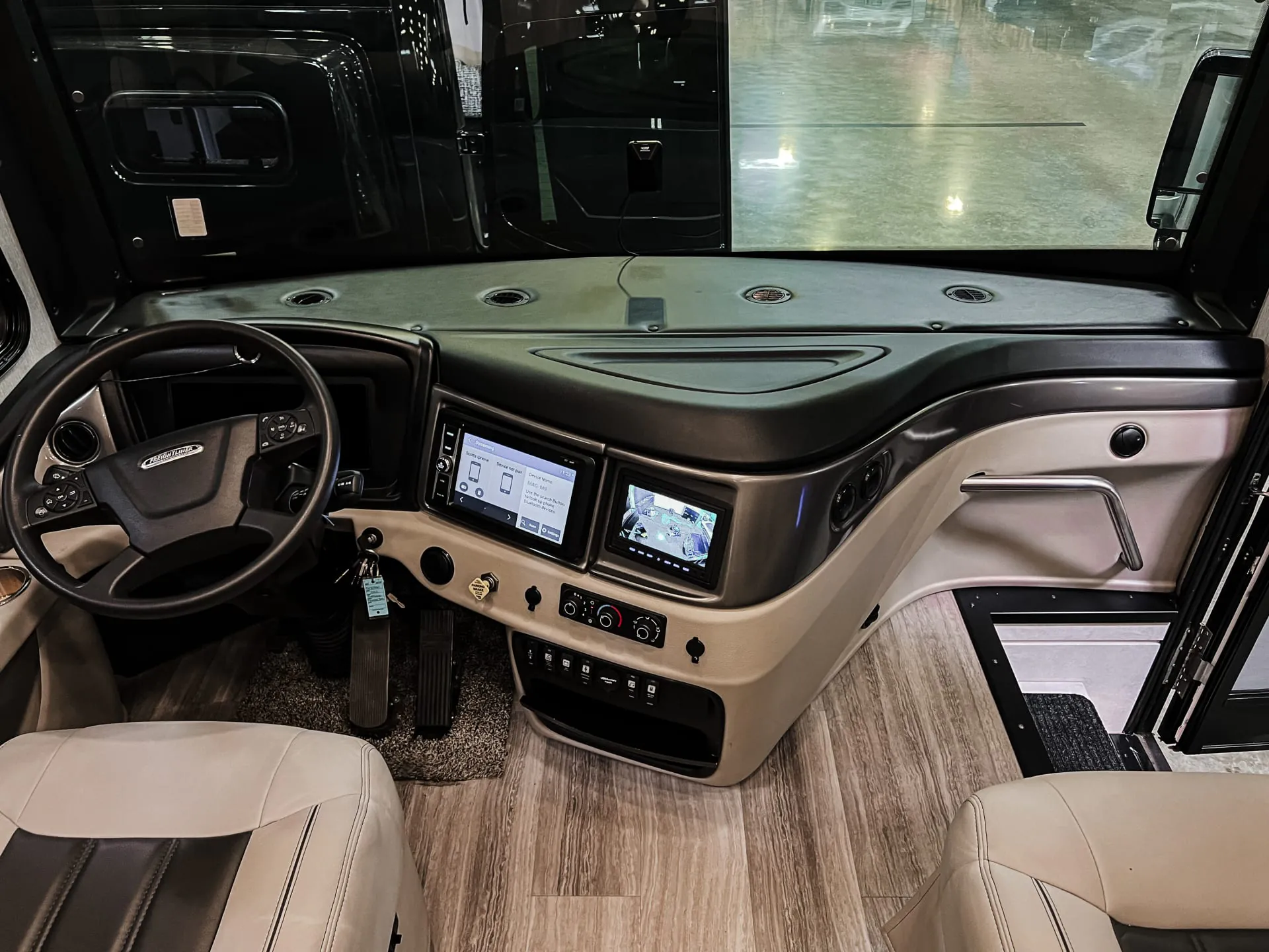 2023 Fleetwood Frontier 36SS - Photo 3