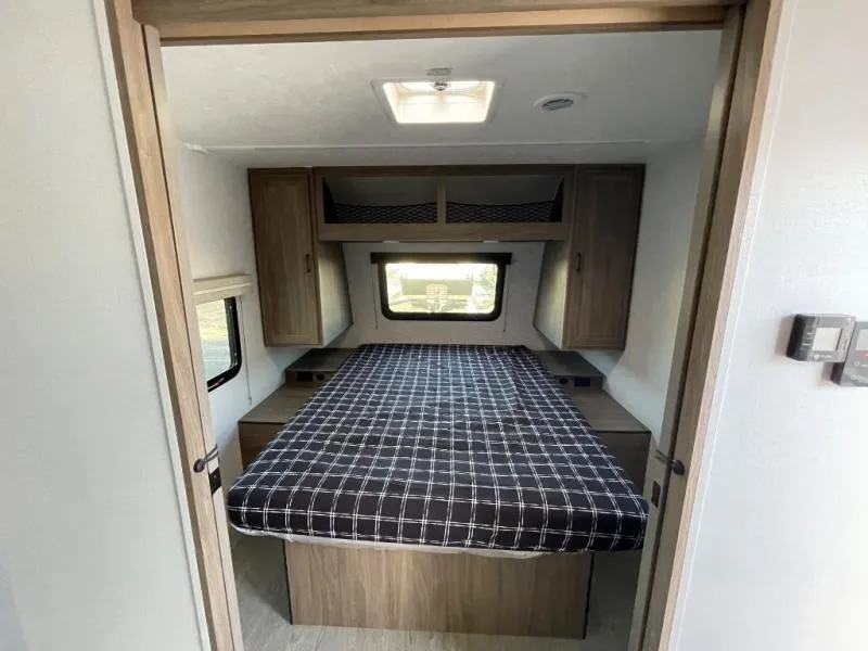 2026 Coachmen Freedom Express Select 30SE, Photos photo 15