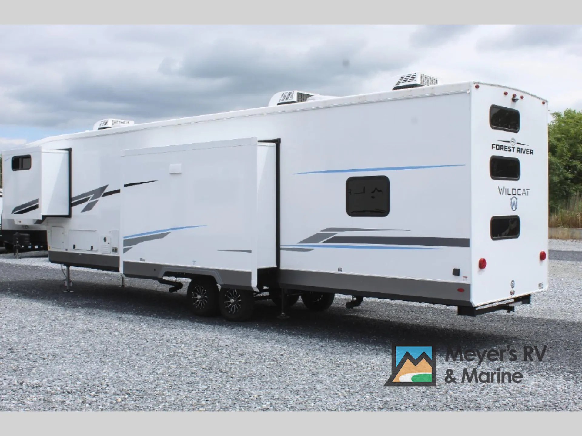 2026 Forest River Wildcat 34CRIB - Photo 4