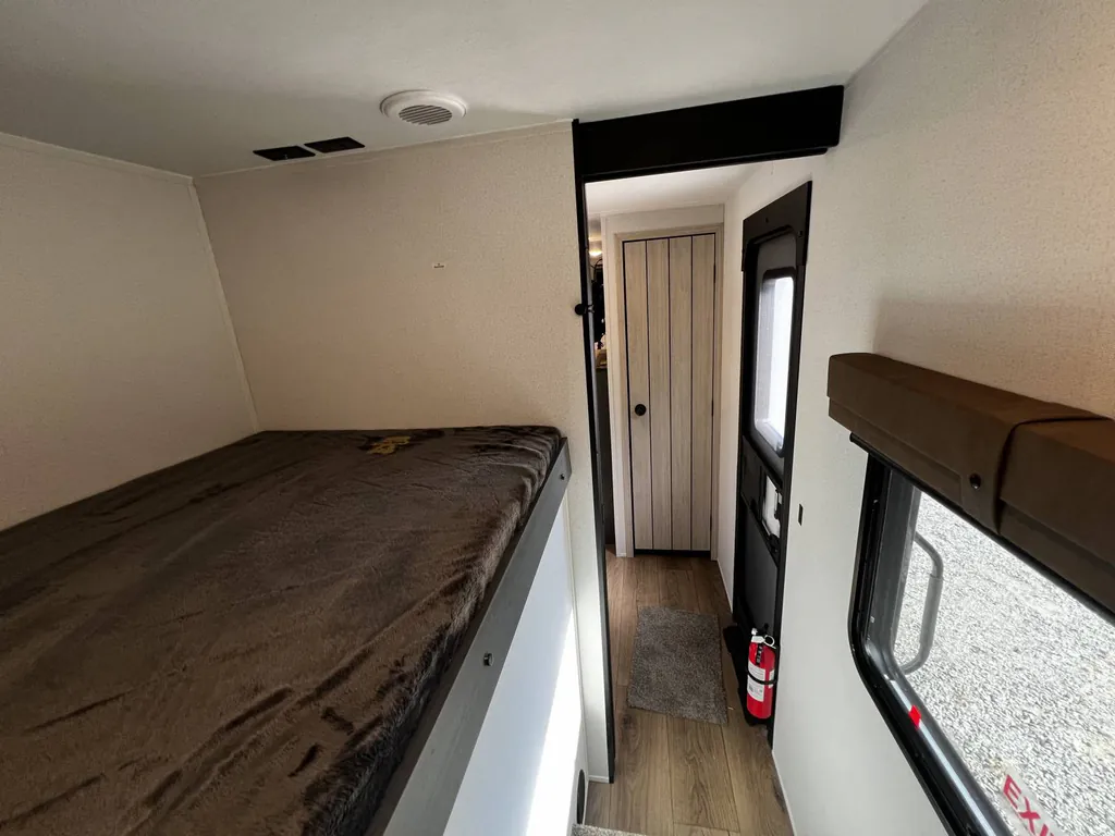 2027 Palomino Puma 337BH, Photos photo 24