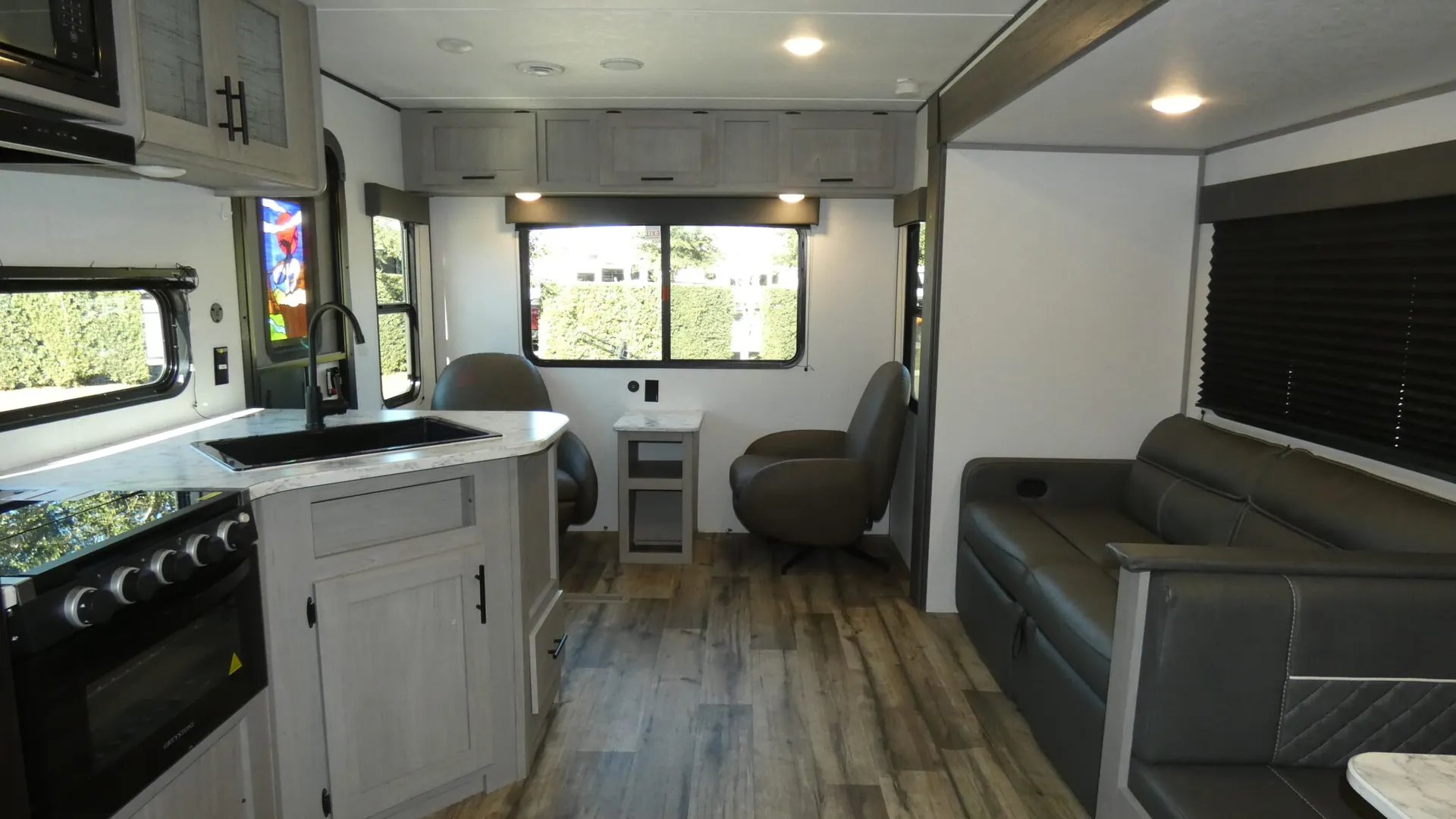 2024 Dutchmen Coleman Lantern  264RL - Photo 3
