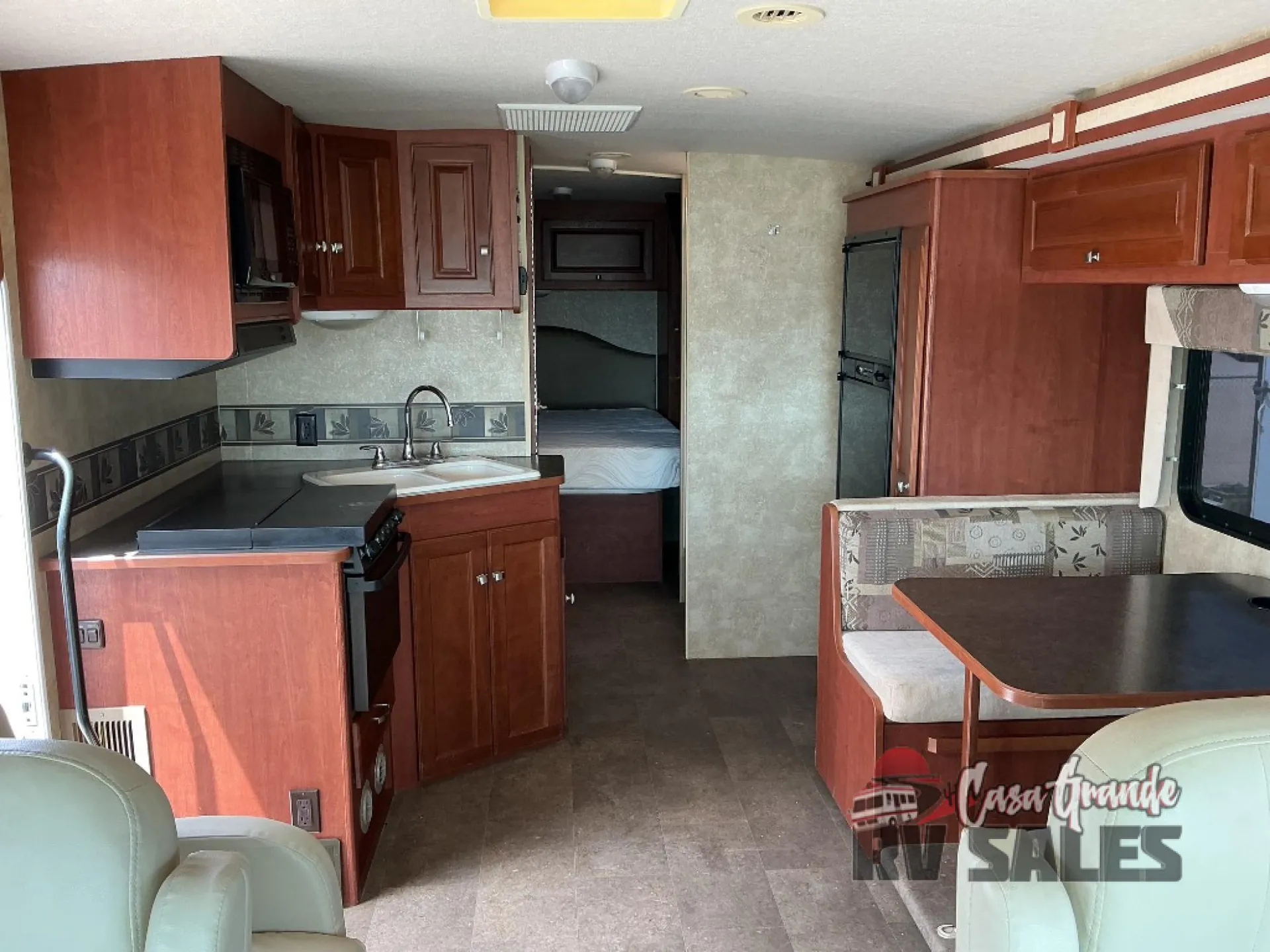 2014 Winnebago Vista 26HE - Photo 3