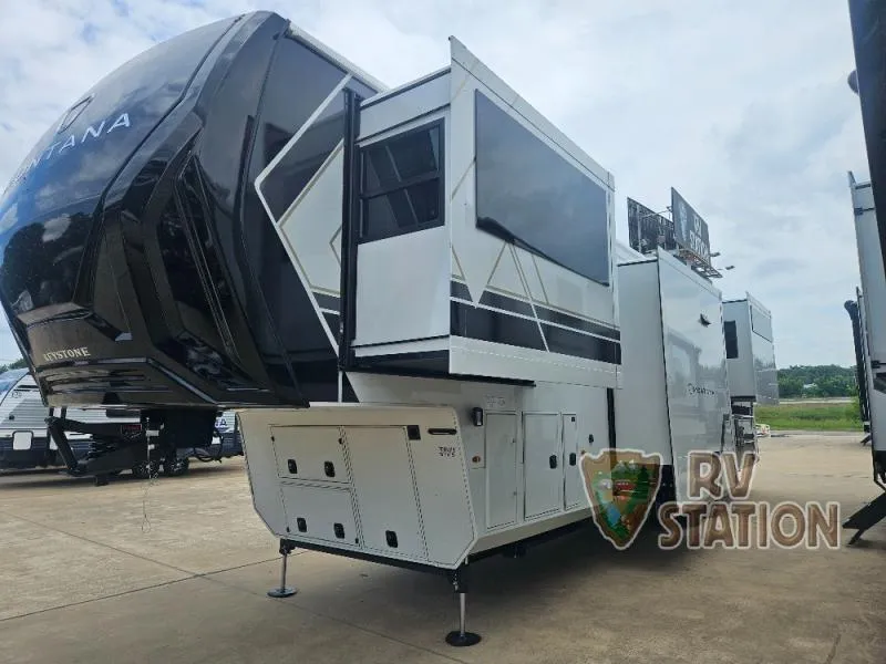 2027 Keystone Montana 3800FL - Photo 3