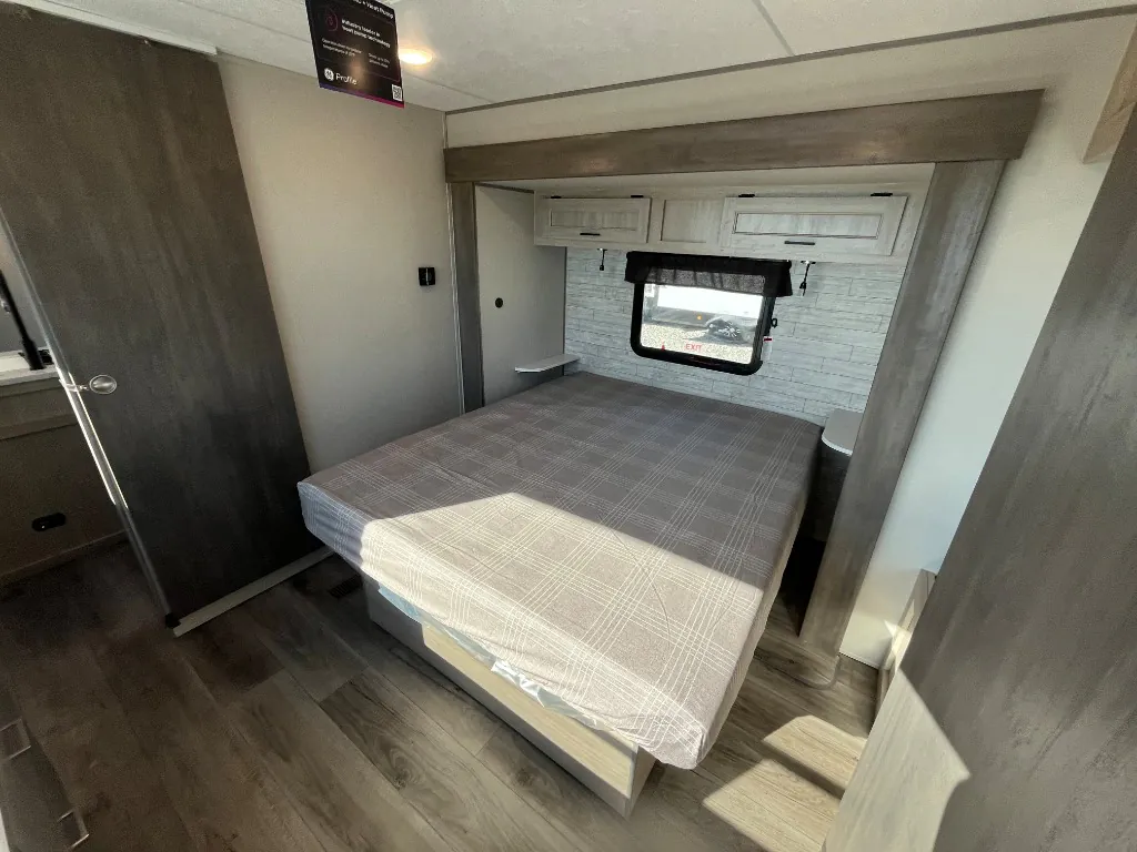2026 Coachmen Catalina Legacy Edition 343BHTS (2 Queen Beds), Photos photo 40