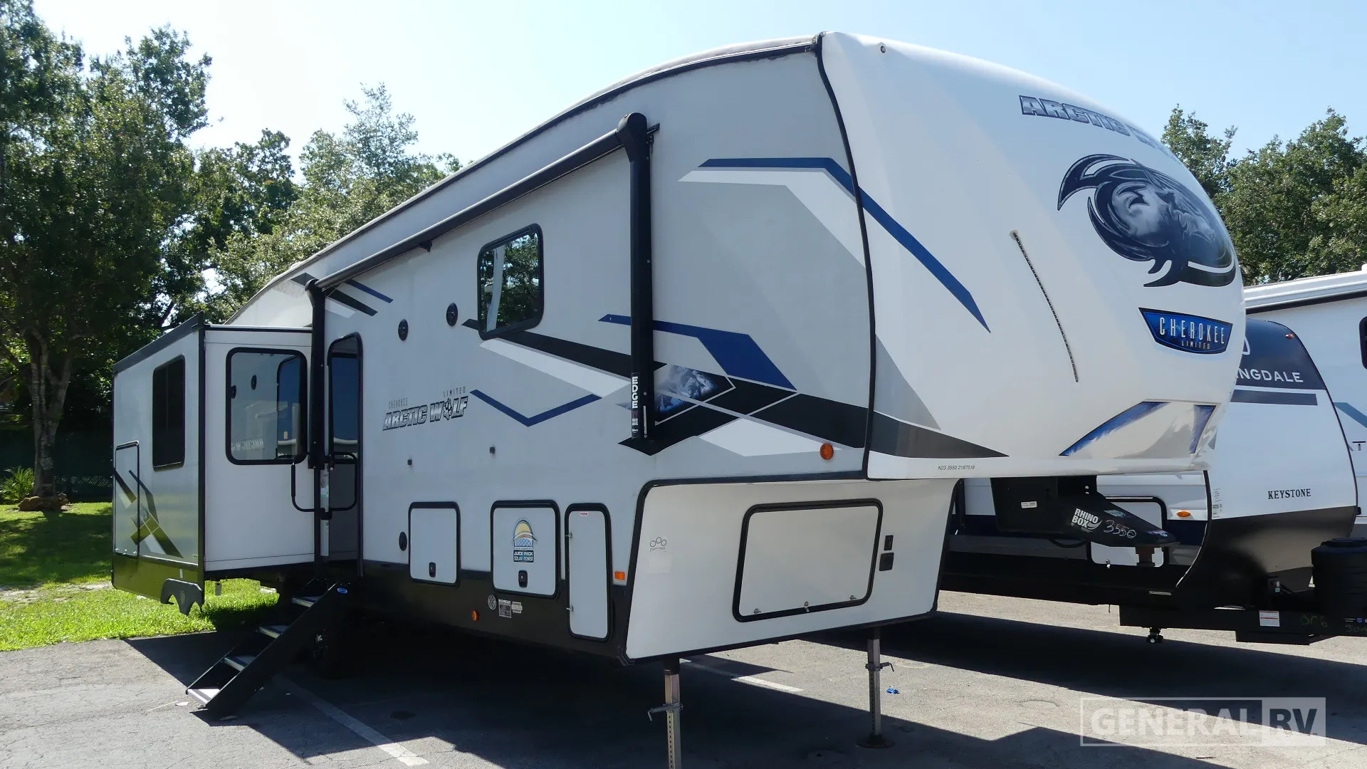 2023 Forest River Cherokee Arctic Wolf Suite 3550 - Photo 2