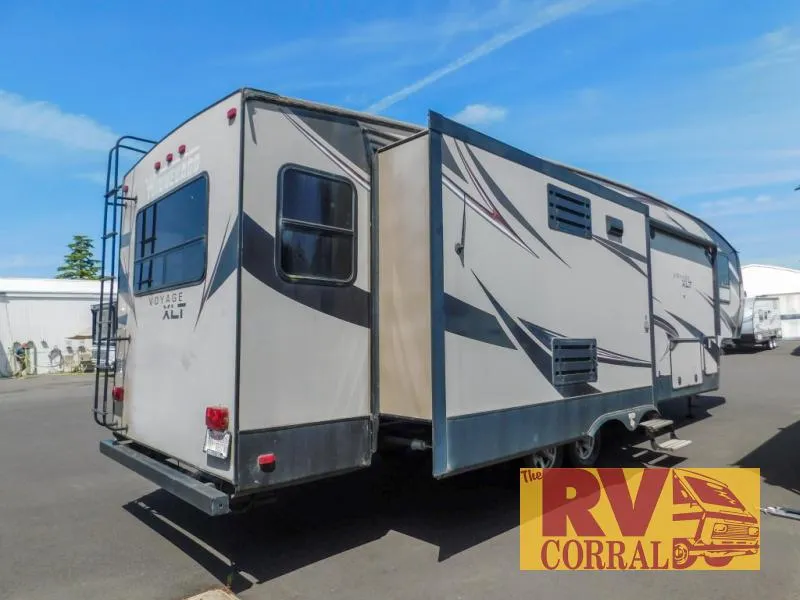 2016 Winnebago Industries Towables Voyage XLT 35RLXLT - Photo 3