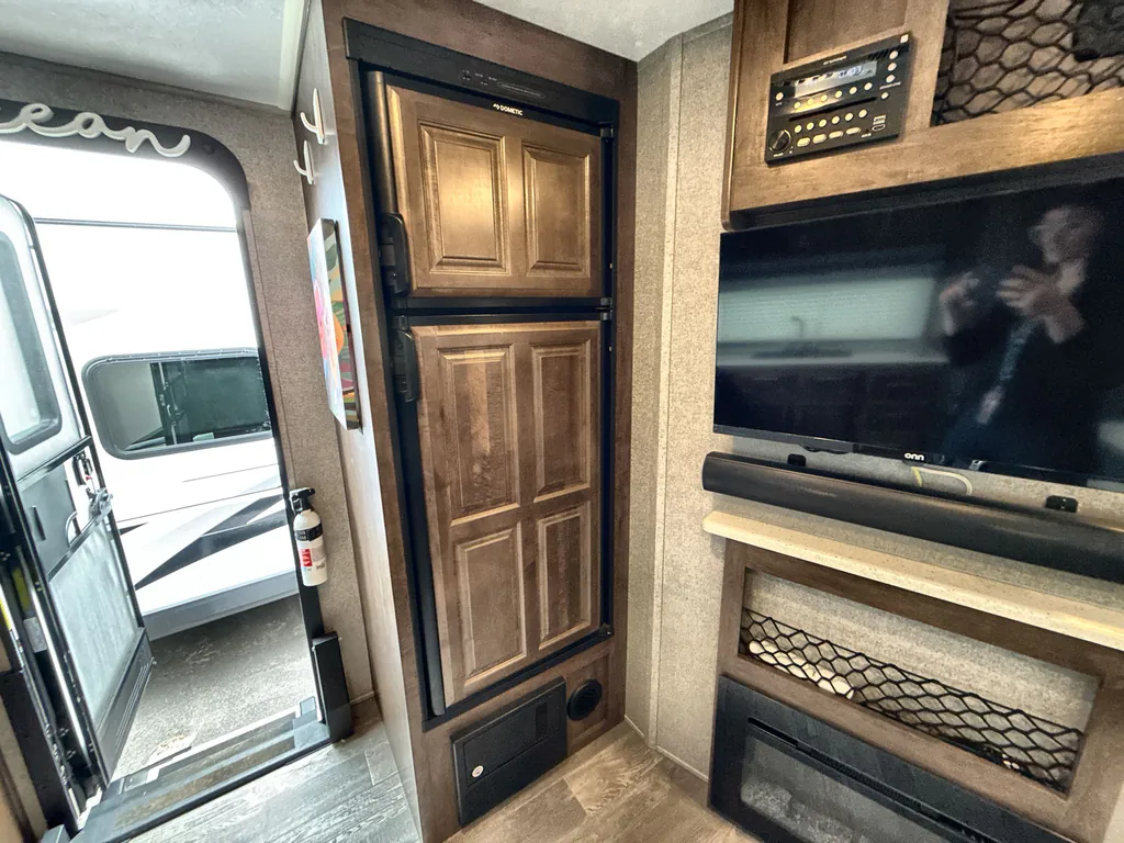 2020 Forest River Flagstaff Micro Lite 25FKS, Photos photo 7