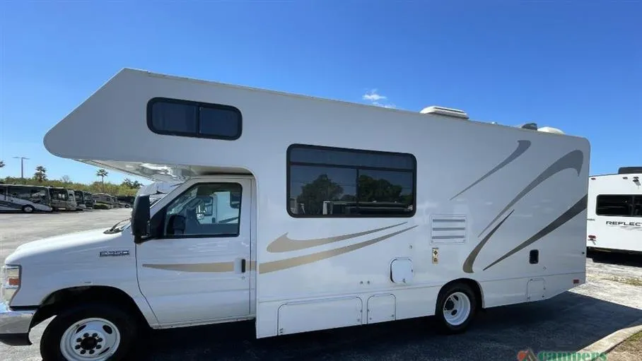 2019 Thor Motor Coach Majestic 23A - Photo 4