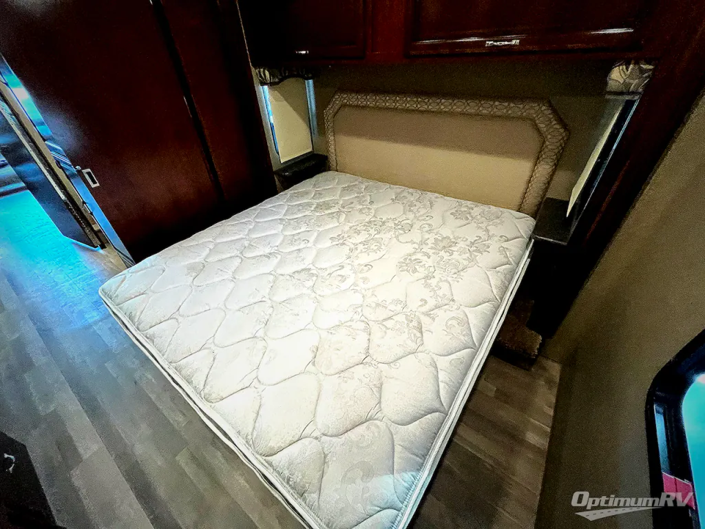 2018 Fleetwood Flair 30P, Photos photo 17