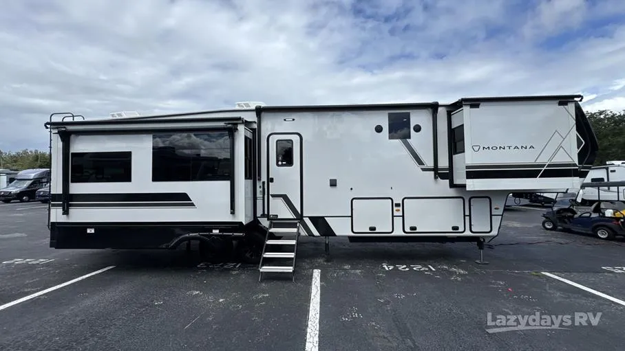 2026 Keystone Montana 3781RL - Photo 3