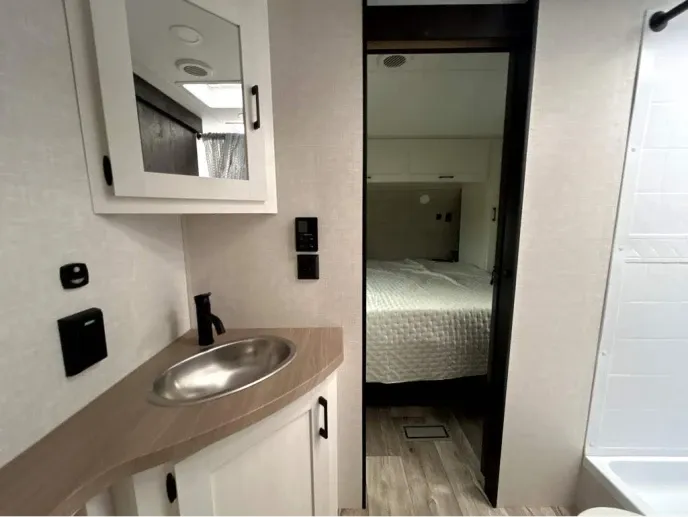 2027 Venture RV Sienna SA241VRD - Photo 4