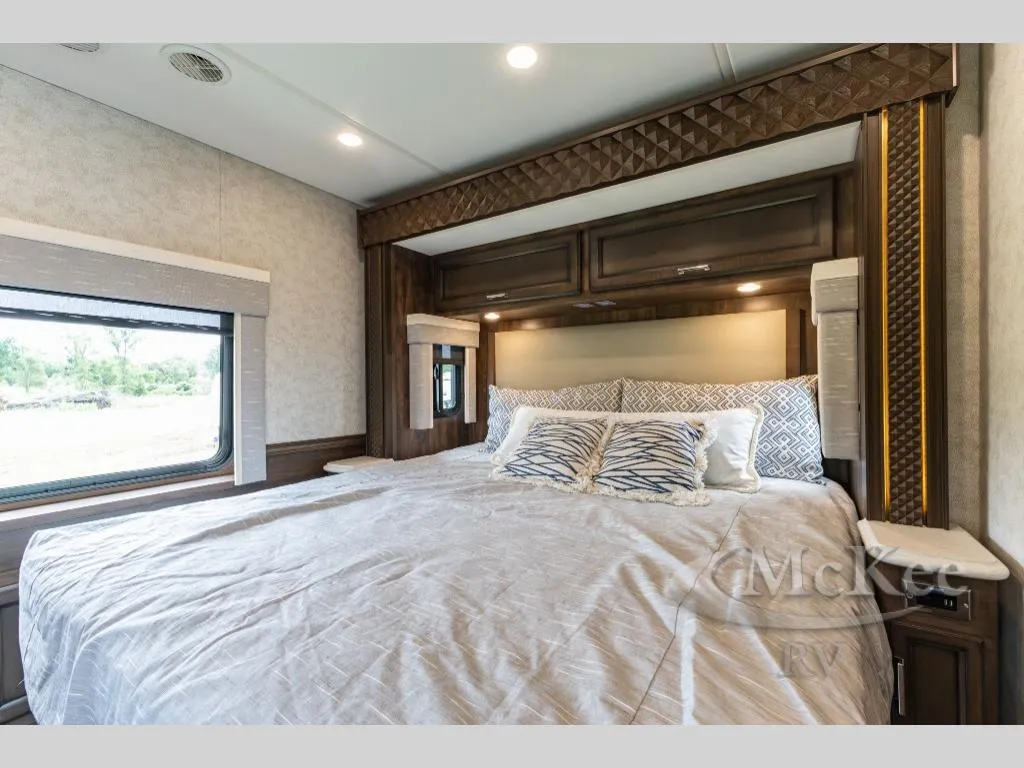 2023 Newmar Bay Star 3626 - Photo 4