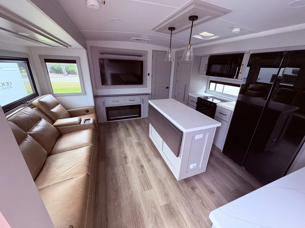 2025 Brinkley Model Z AIR 295, Photos photo 7