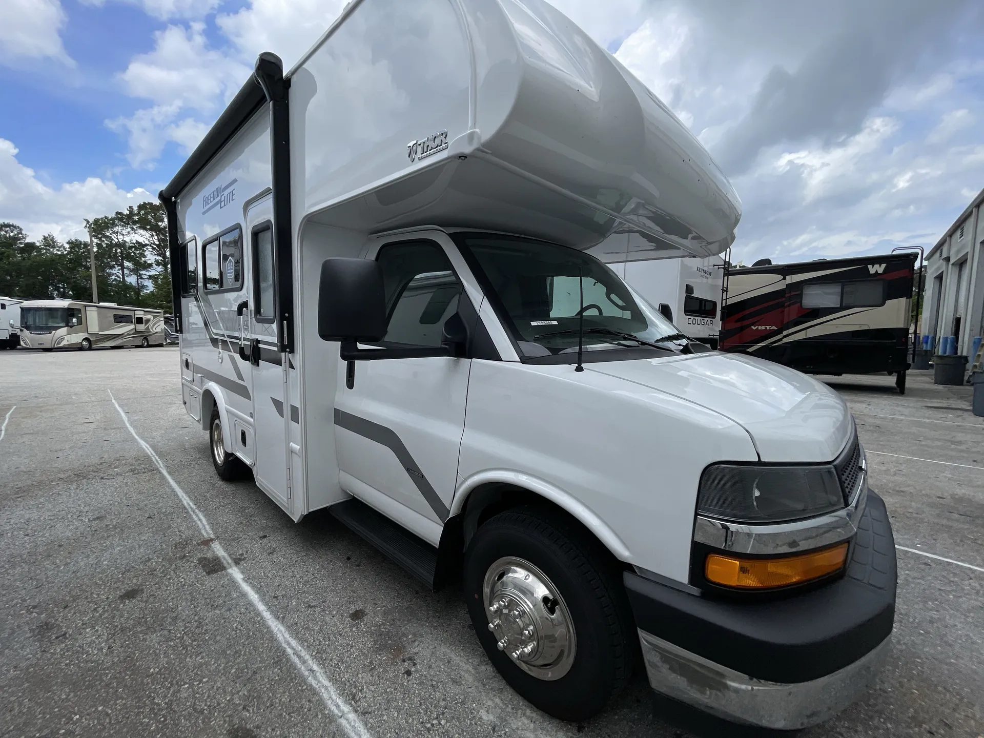 2027 Thor Motor Coach Freedom Elite 19HE - Photo 2